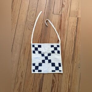 NEENEE TWIGS Handmade White and Navy pocket organizer